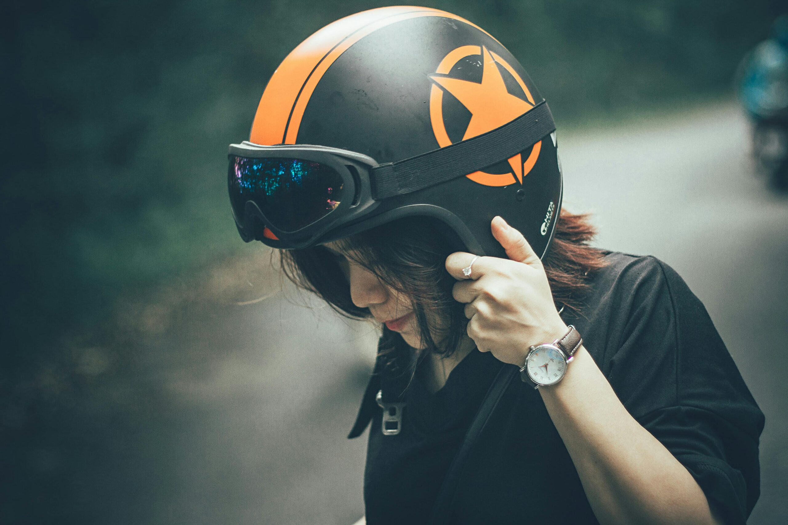 How Tight Should a Motorcycle Helmet Be? Chikwem