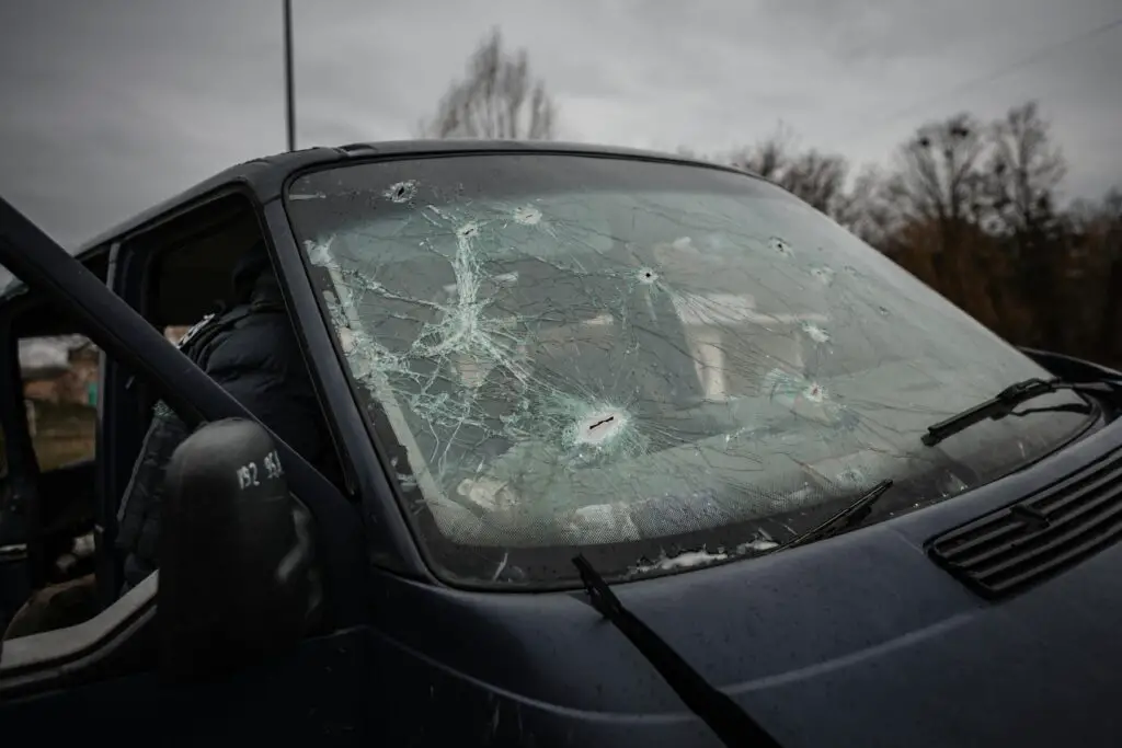 Is it safe to drive with a cracked windshield?