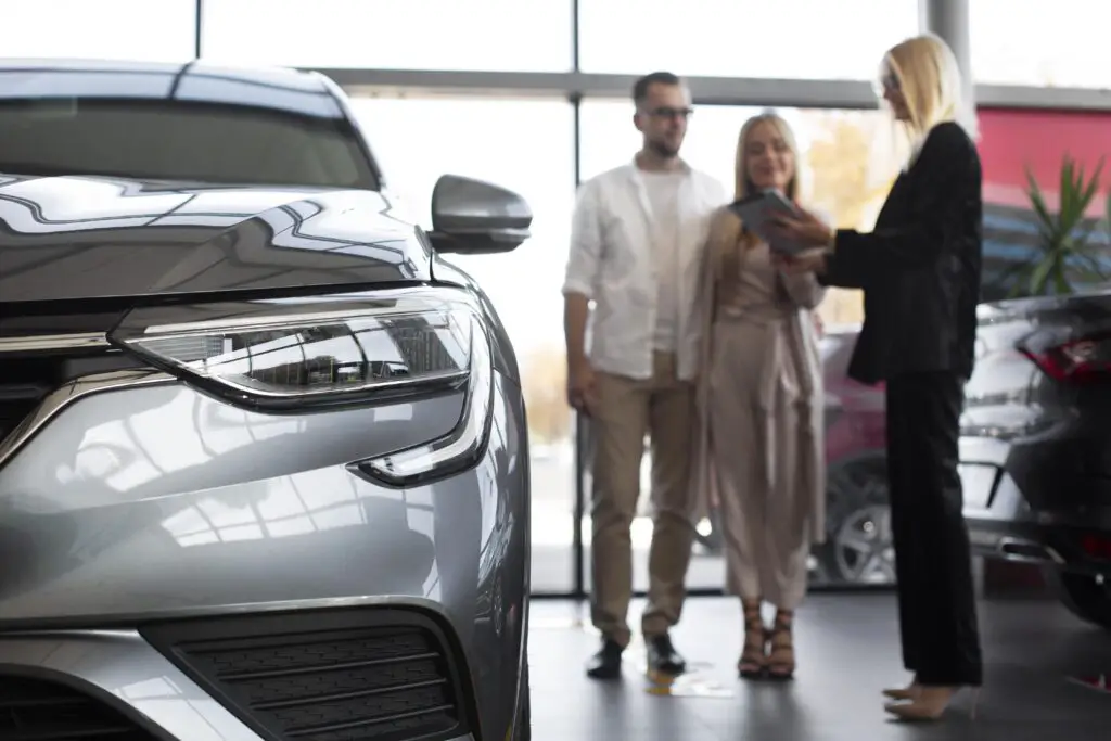 How late are car dealerships open on saturday?