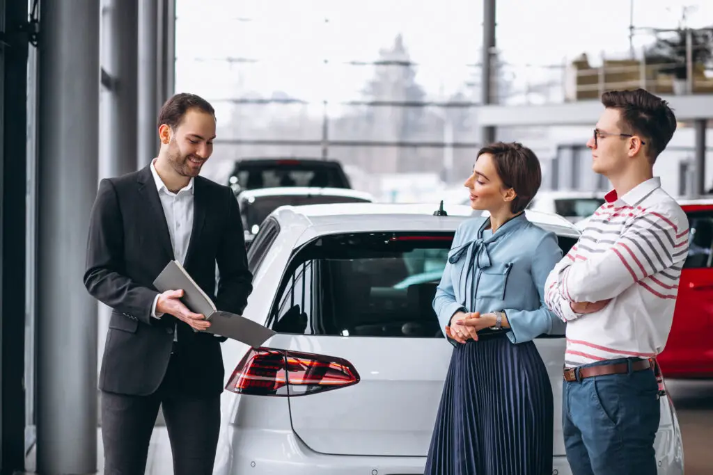 are car dealerships open on sunday in florida?